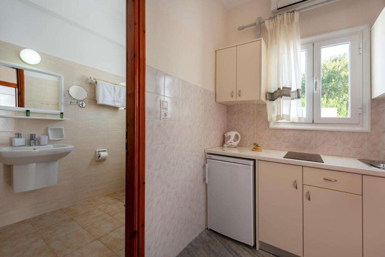 Irene Studios - Beachfront Парос Екстериор снимка